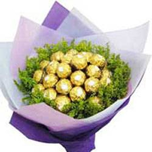 Elegant-ferrero-bouquet