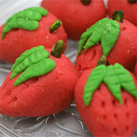 Kaju strawberry 1/2kg to Kakinada
