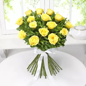 Yellow roses  to Kakinada