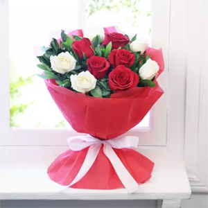 Bunch of 10 Red and White Roses to Kakinada